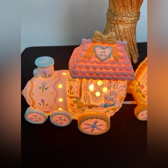 Vintage 1992 Hand Painted Porcelain Lighted Happy Easter Train 3 Car w box GUC - Picture 2 of 10